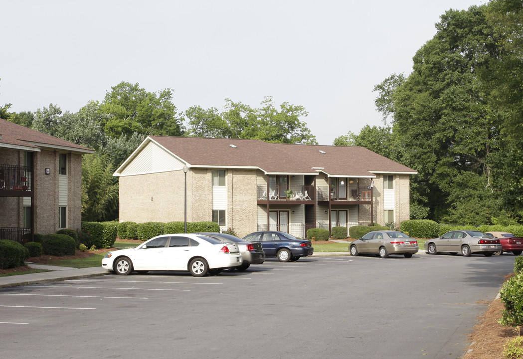 Colony Square Apartments in Clinton, SC - Foto de edificio