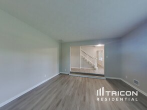 806 Leisure Ln in Greenwood, IN - Building Photo - Building Photo
