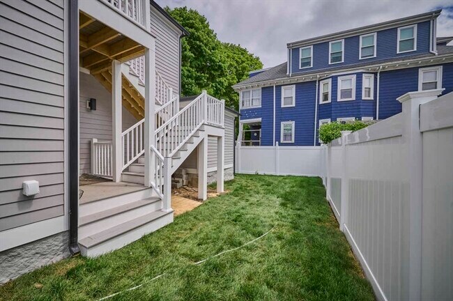 97 Oakton Ave in Boston, MA - Building Photo - Building Photo