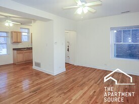 3527 N Broadway in Chicago, IL - Building Photo