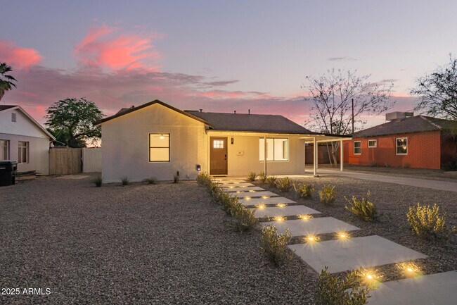9042 N 3rd Ave in Phoenix, AZ - Building Photo - Building Photo