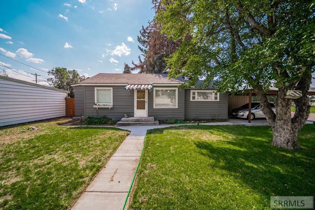 2910 E Lincoln Rd, Unit The Cottage in Idaho Falls, ID - Foto de edificio