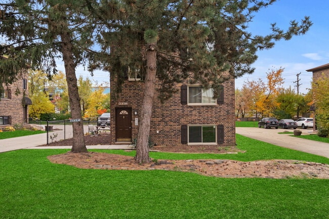 property at 21W284 Tee Ln