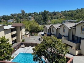 Franciscan Manor in San Rafael, CA - Building Photo