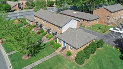 Park Creek Apartments in Charlotte, NC - Building Photo - Building Photo