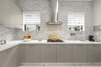 8234 NW 46th Terrace in Doral, FL - Building Photo - Building Photo