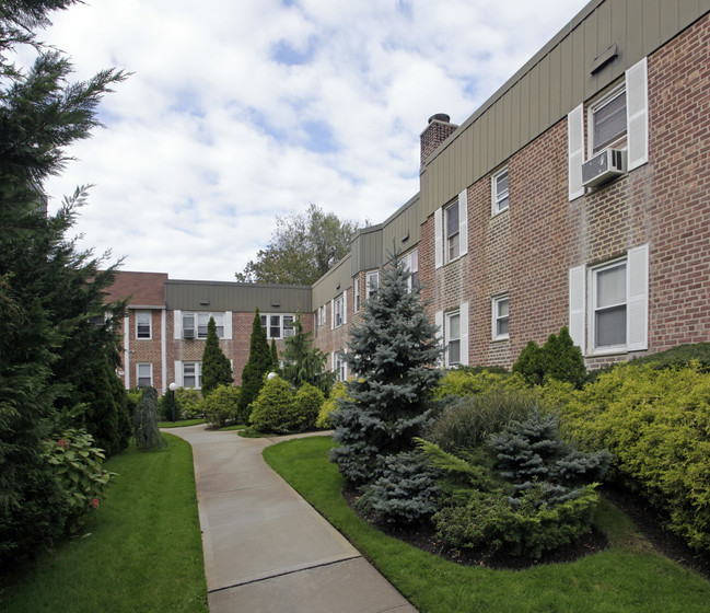 Fairfield Residences At Cedarhurst Park House in Cedarhurst, NY - Building Photo - Building Photo