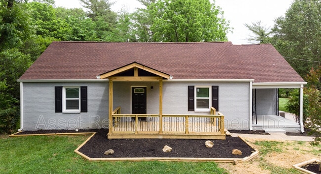 5211 Holston Dr