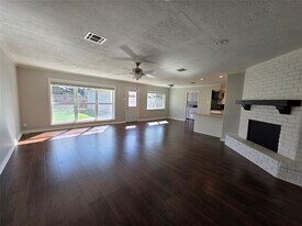 11219 Valley Spring Dr in Houston, TX - Building Photo