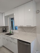 4958 Chalet Pl in North Vancouver, BC - Building Photo - Building Photo