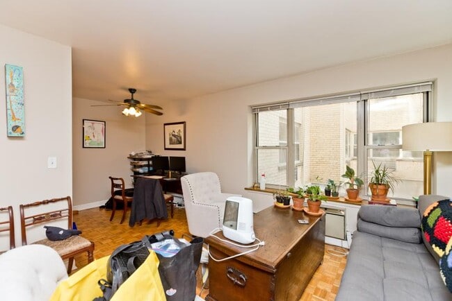 property at 420 W Aldine Ave