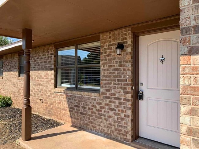 102 Mohawk Ave in Geronimo, OK - Building Photo - Building Photo