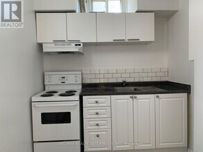 142 Emerald St S in Hamilton, ON - Building Photo - Building Photo