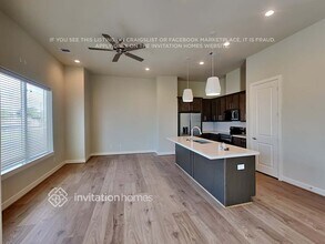 10530 Executive Lake Dr in Stafford, TX - Foto de edificio - Building Photo