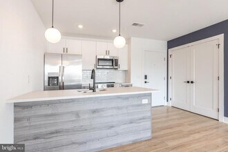 629 W Girard Ave-Unit -UNIT 202 in Philadelphia, PA - Building Photo - Building Photo