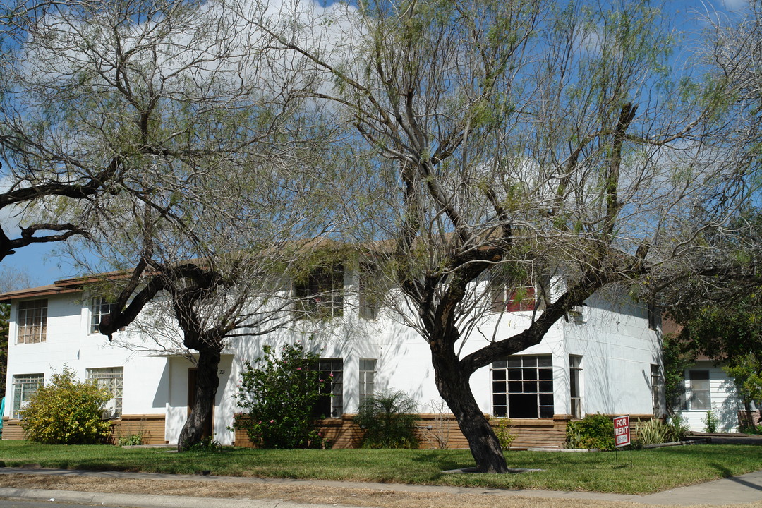 201 W Champion St in Edinburg, TX - Building Photo