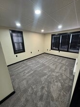 1548 Island Ave, Unit Top Unit in Mckees Rocks, PA - Foto de edificio - Building Photo