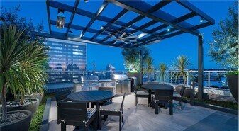 301 W 5th St in Austin, TX - Building Photo