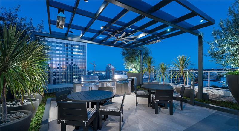 301 W 5th St in Austin, TX - Building Photo