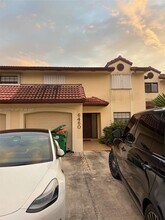6460 NW 192nd Terrace in Hialeah, FL - Foto de edificio - Building Photo