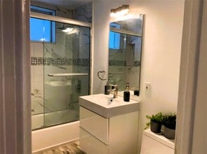75 S Shore Dr, Unit 7A in Miami Beach, FL - Building Photo - Building Photo