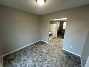 1572 Elizabeth St, Unit C in Belpre, OH - Foto de edificio - Building Photo