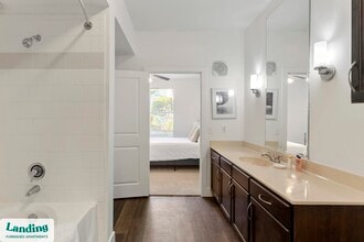 7373 Valley View Ln, Unit 1084 in Dallas, TX - Building Photo - Building Photo