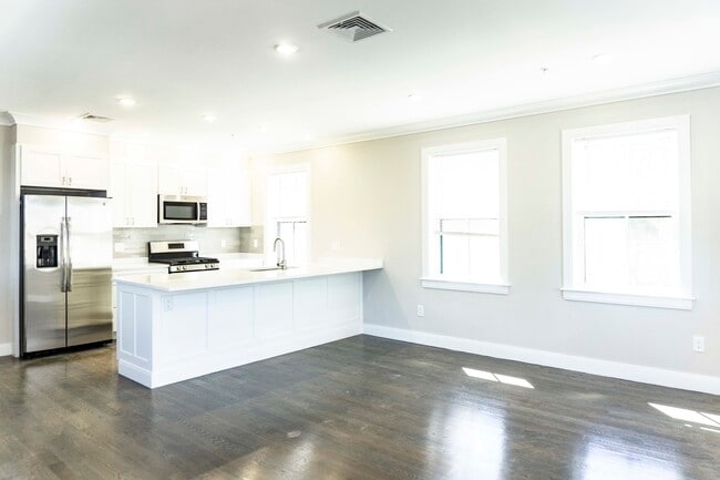 79 Linden St, Unit 3