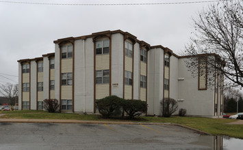 Cloverleaf Apartments in Kansas City, MO - Building Photo - Building Photo