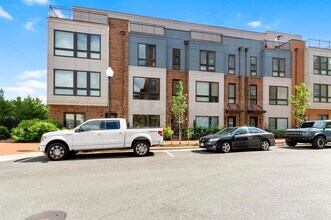 402 Stabler Ln in Alexandria, VA - Building Photo - Building Photo