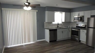 219 NE Cedar Ct in Blue Springs, MO - Building Photo - Building Photo