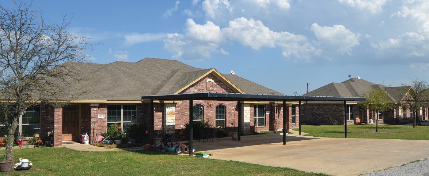 Gibson Lane Duplexes in Weatherford, TX - Building Photo