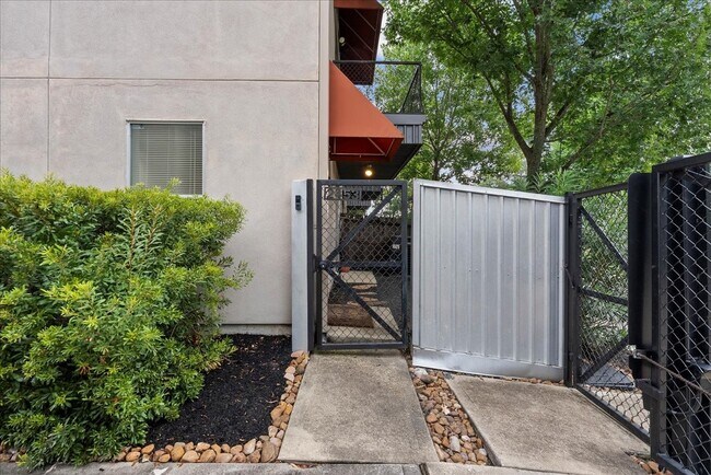 2453 Wentworth St in Houston, TX - Foto de edificio - Building Photo