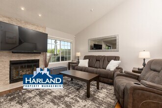 4245 Porte De Merano in San Diego, CA - Building Photo - Building Photo