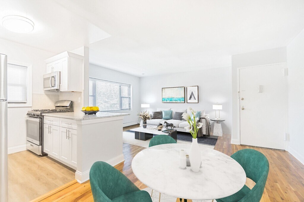 Eagle Rock Apartments at Hicksville & Jericho in Hicksville, NY