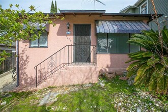 5025 Stratford Rd in Los Angeles, CA - Foto de edificio - Building Photo