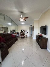 5540 Lakeside Dr in Margate, FL - Building Photo - Building Photo