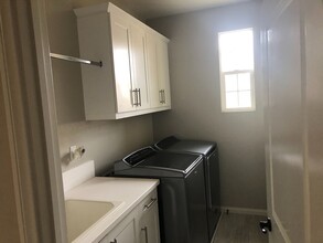 16353 Veridian Cir in San Diego, CA - Building Photo - Building Photo