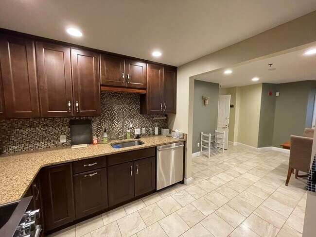 4 Charlesgate E, Unit 304 in Boston, MA - Building Photo - Building Photo