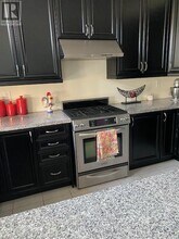 2022 Lakeshore Rd W in Mississauga, ON - Building Photo - Building Photo