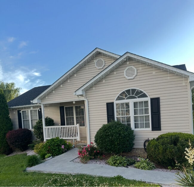 123 S Foxhall Ln in Weyers Cave, VA - Building Photo - Building Photo