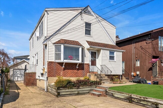 property at 9 Graywood Rd