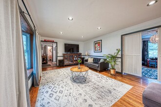 127 Oakglen Dr in Oakmont, PA - Building Photo - Building Photo