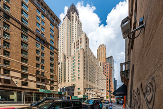 Waldorf Towers in New York, NY - Building Photo - Building Photo