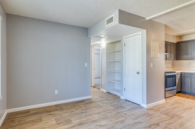 Regency Square in Yuma, AZ - Building Photo - Interior Photo