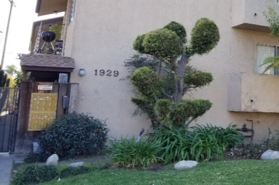 1929 S Barrington Ave in Los Angeles, CA - Building Photo