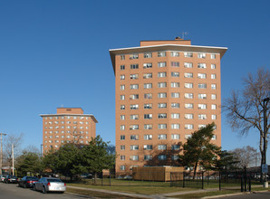 Hiawatha Towers in Minneapolis, MN - Building Photo - Building Photo