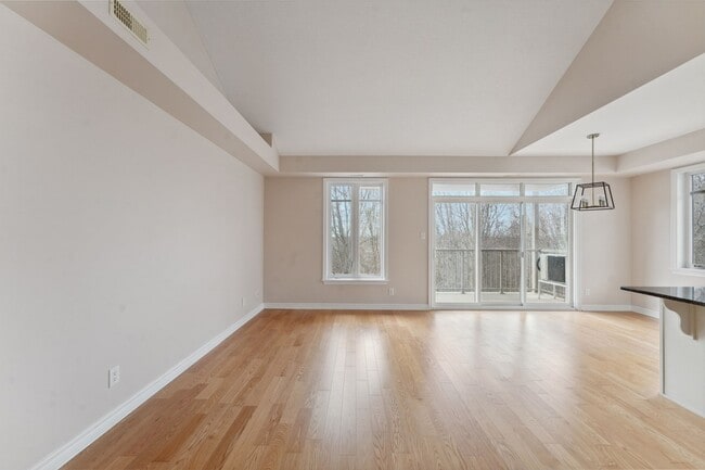 1040 Beryl Private in Ottawa, ON - Building Photo - Building Photo