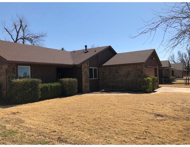 1012 Choctaw Ridge Rd Rentals in Midwest City, OK