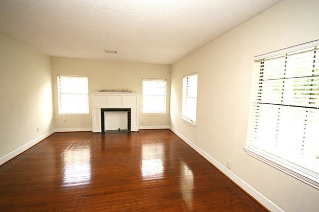 804 Graceland St photo'